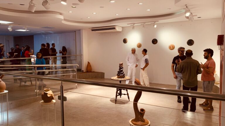 Exposição Dança do Pote está aberta no Nila até o dia 26 de Junho