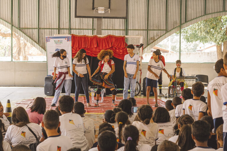 Projeto Em-baixa-dores do Riso compartilha o riso e as artes circenses para crianças em Palmas (TO)