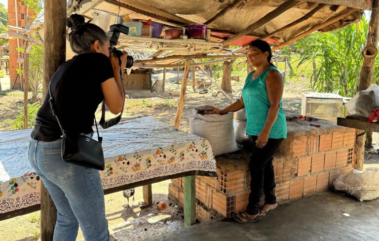 Somos Raimundas: Exposição fotográfica de Loise Maria homenageia quebradeiras de coco do Tocantins