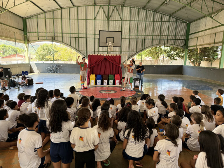 Projeto "Meu Lixo é um Circo" encanta e educa com espetáculos e oficinas de reciclagem no Tocantins